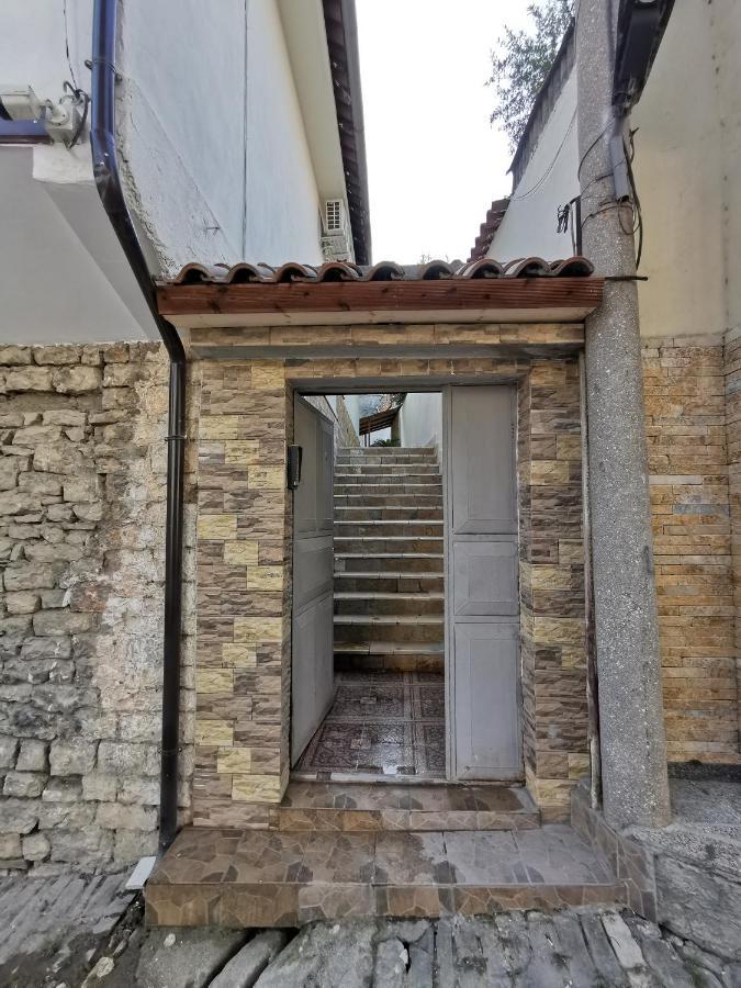 Bujtina Valgent Bed & Breakfast Berat Luaran gambar